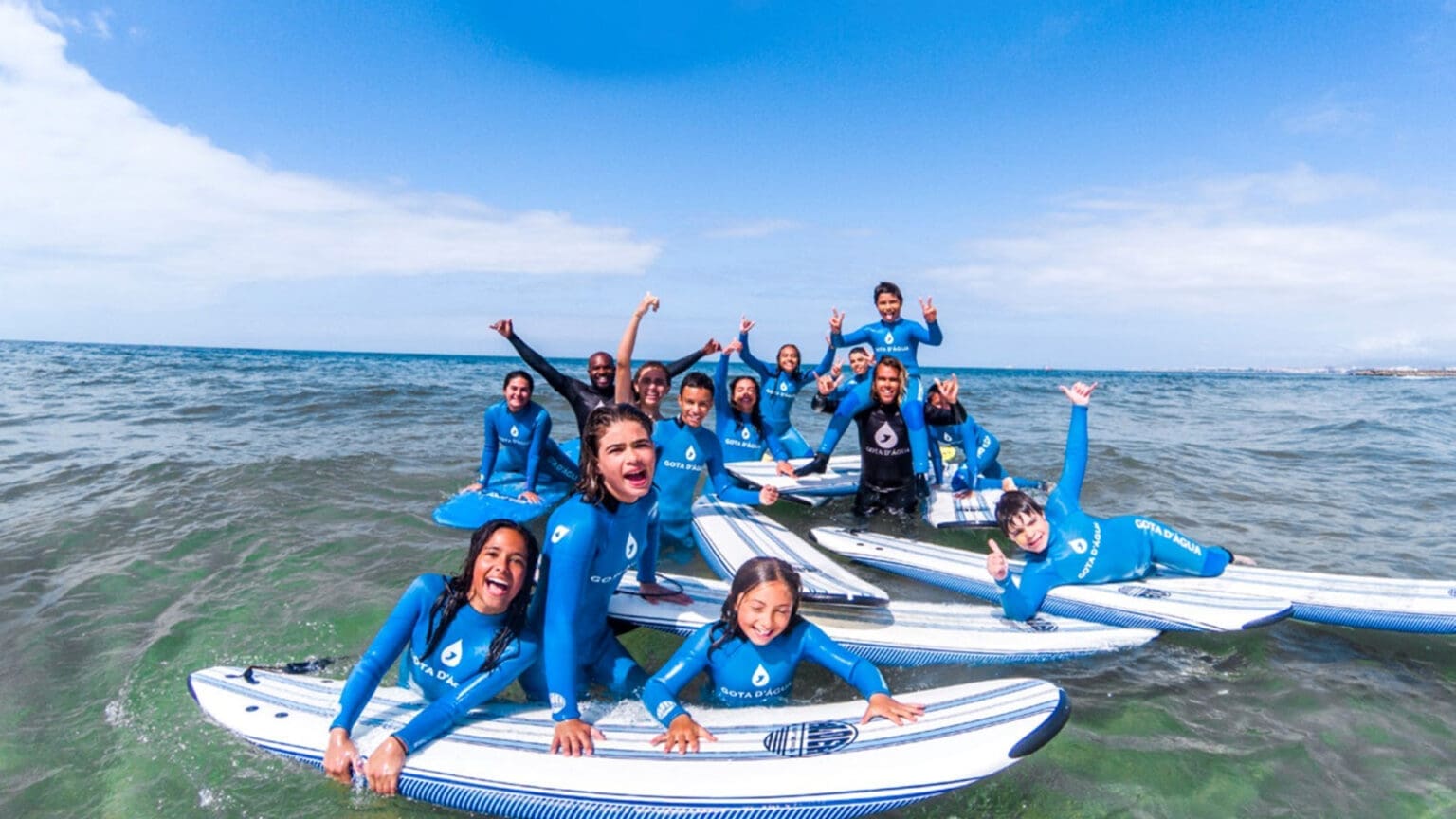 Alguém falou em Surfcamp? As crianças não vão querer perder