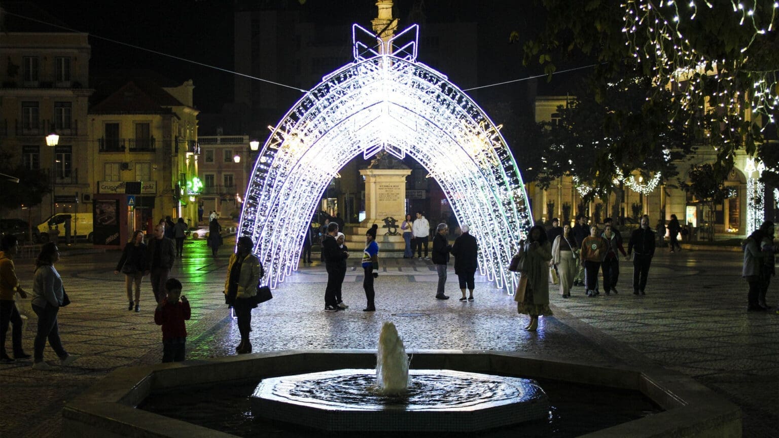 Fazer Compras de Natal na Baixa de Setúbal: Uma Experiência Única Pode Valer-lhe uma Viagem à Madeira
