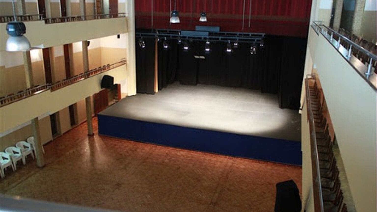 Estudo Acústico da Sala Cine Incrível: Um Passo em Direção à Música ao Vivo