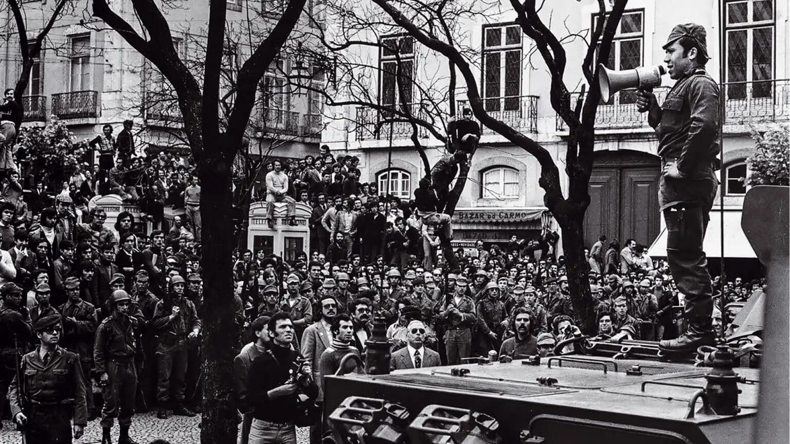 Celebração dos 50 Anos do 25 de Abril de 1974: Exposição Fotográfica de Alfredo Cunha