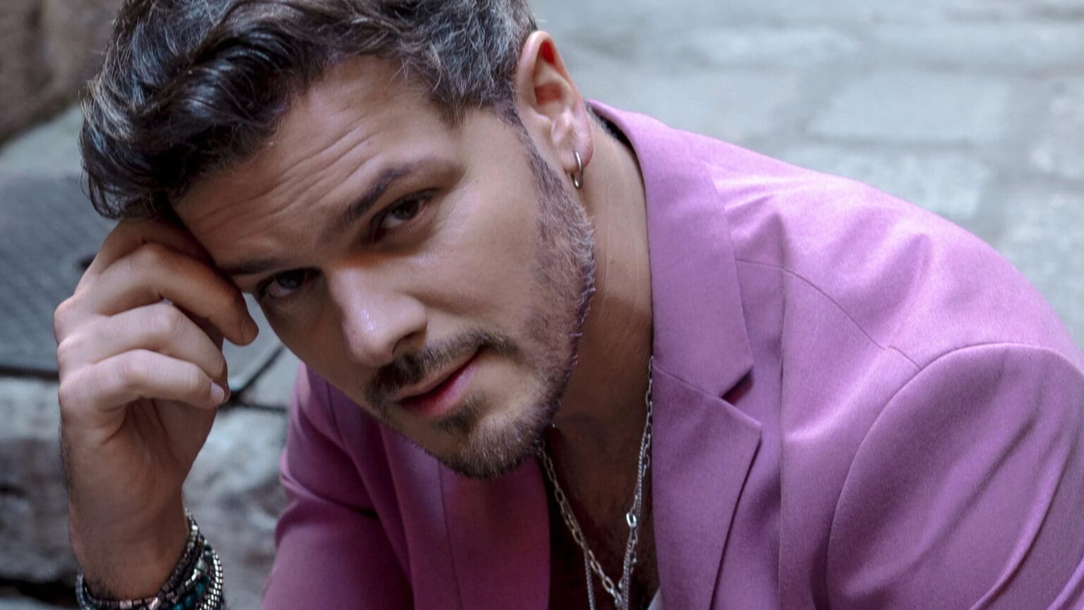 Mickael Carreira vai dar concerto nas Festas do Monte de Caparica em Almada