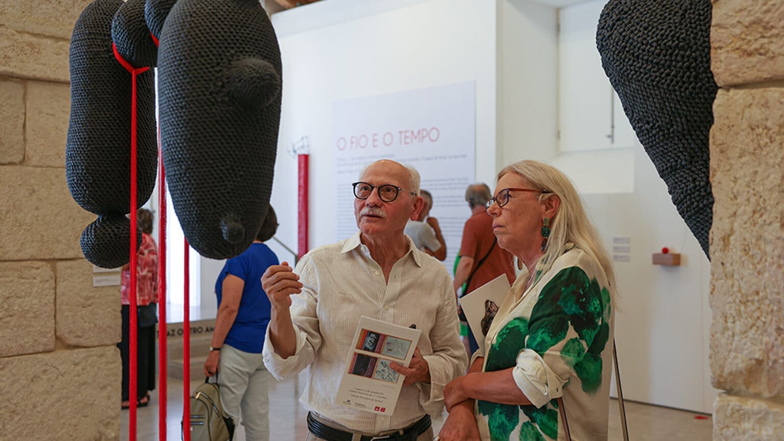 Exposição Revela a Riqueza da Arte Têxtil Contemporânea em Setúbal