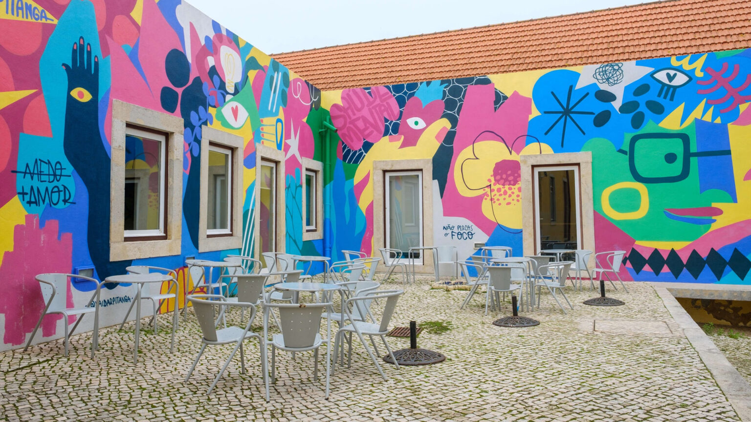 Mais livros e leitura em Almada