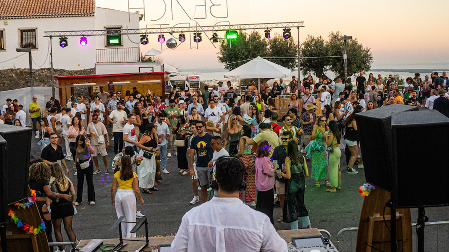 Dance até os seus pés não aguentarem mais na Palmela Beach Party 2025