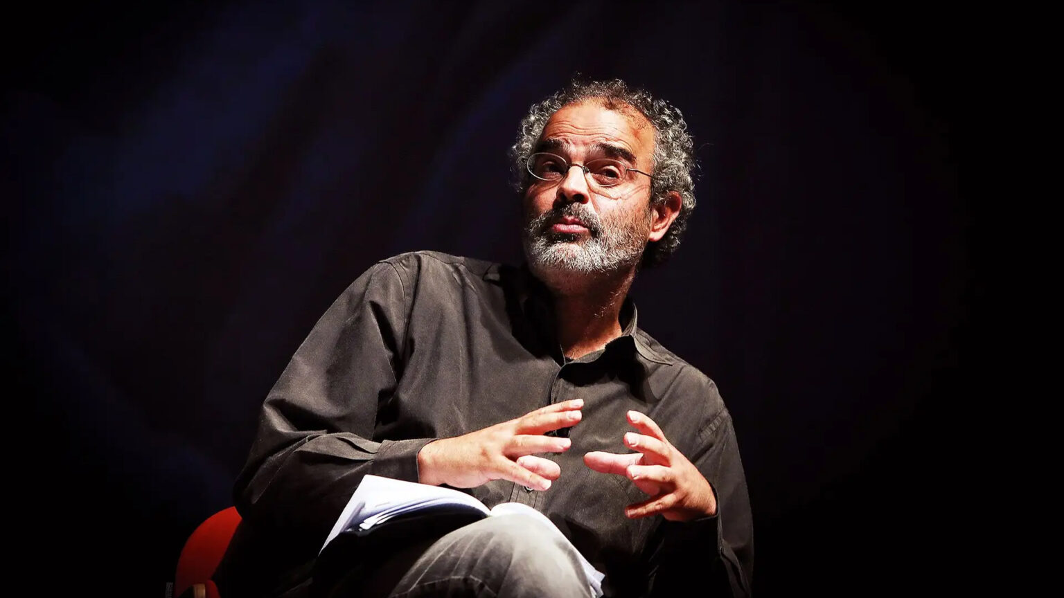 Biblioteca de Setúbal dedica mês de agosto a Gonçalo M. Tavares