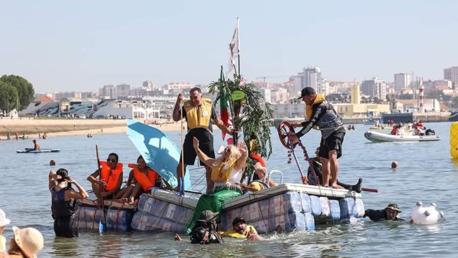A Regata Mais Louca de Setúbal está a chegar 1 A Regata Mais Louca de Setúbal está a chegar