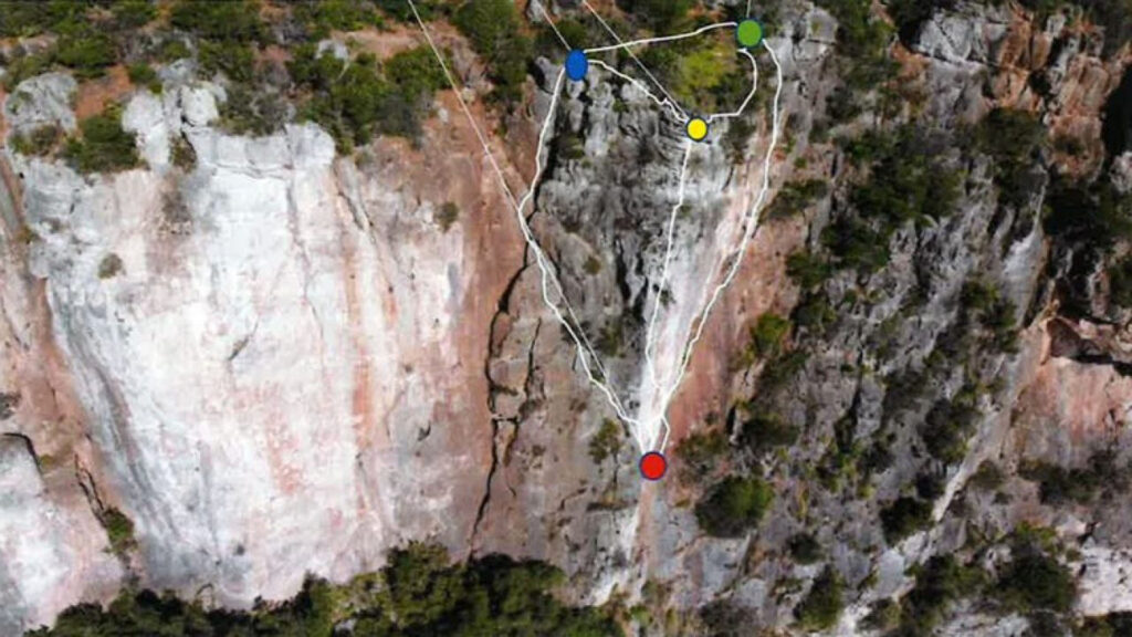 Desmonte de rocha na Arrábida avança para garantir segurança de visitantes e preservar património natural