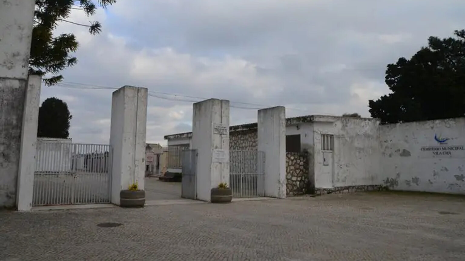 Descubra os mistérios do cemitério da Vila Chã no Barreiro