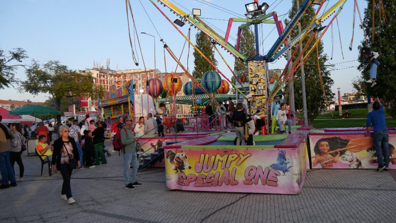 Feira de Outono de Corroios 2025: quatro dias de festa, cultura e sabores no Jardim Quinta da Água 1 Feira de Outono de Corroios 2025: quatro dias de festa, cultura e sabores no Jardim Quinta da Água